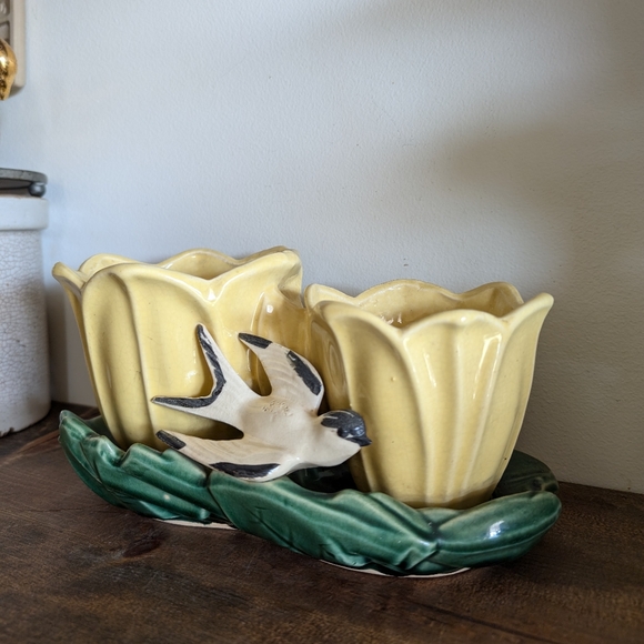 Vintage McCoy Ceramic Double Planter Yellow Tulips and Swallow Midcentury - Picture 3 of 12